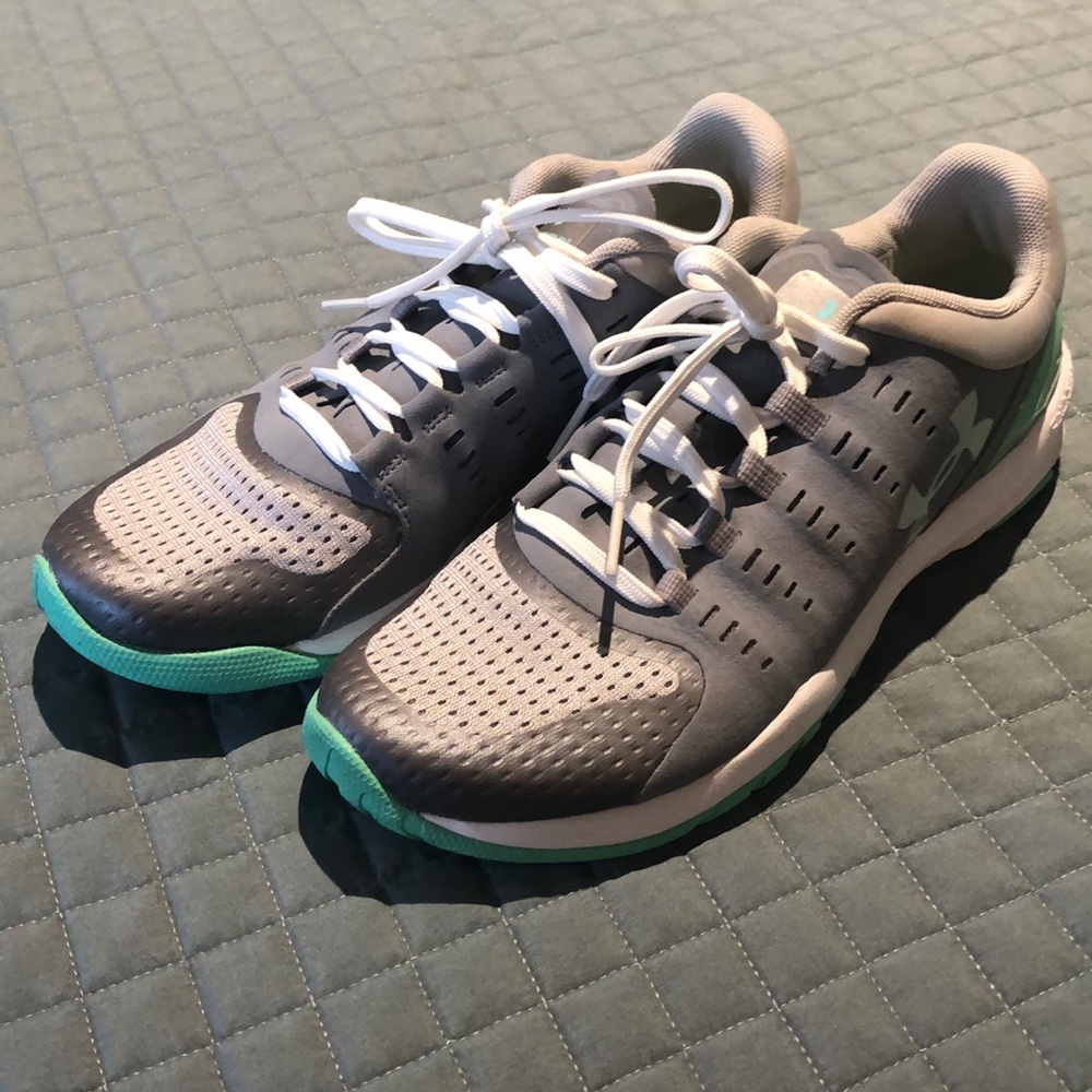 Under Armour Charger tennis shoe